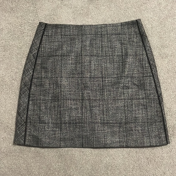 Banana republic skirt. Size: 0 - Picture 6 of 7